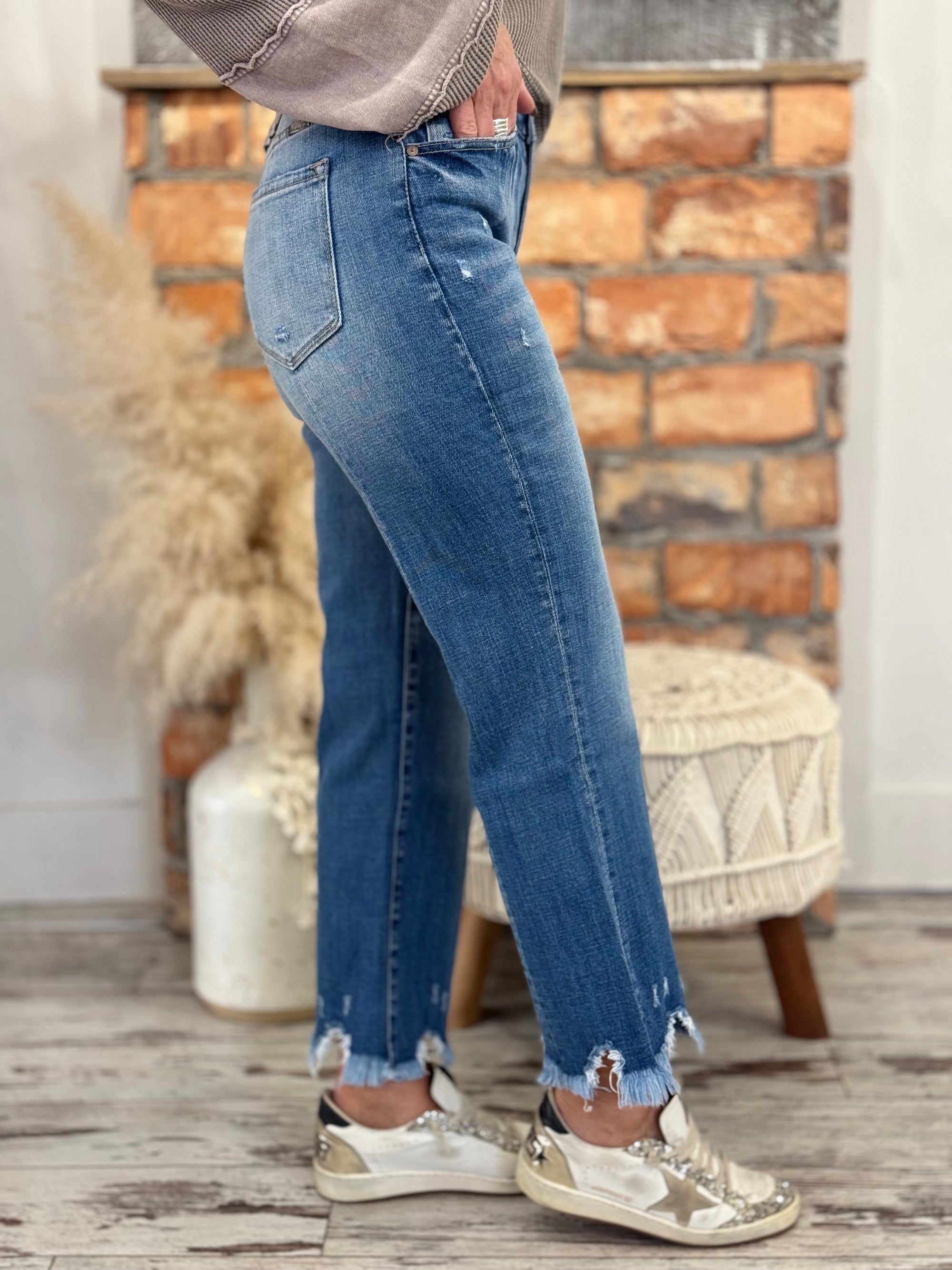 Front Seam Raw Edge Straight Leg Jeans