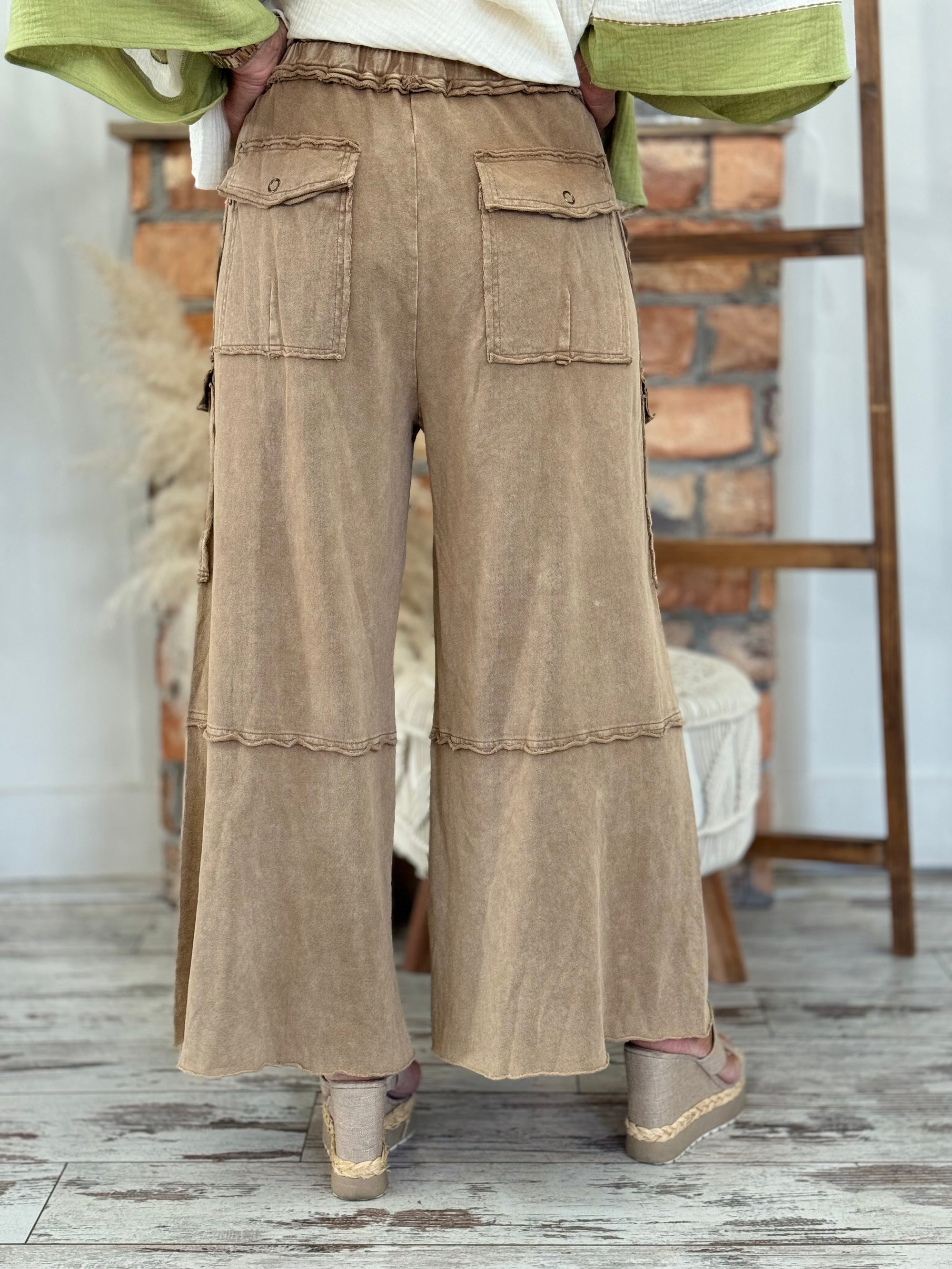 Reverse Stitch Cargo Wide Leg Pants in Latte