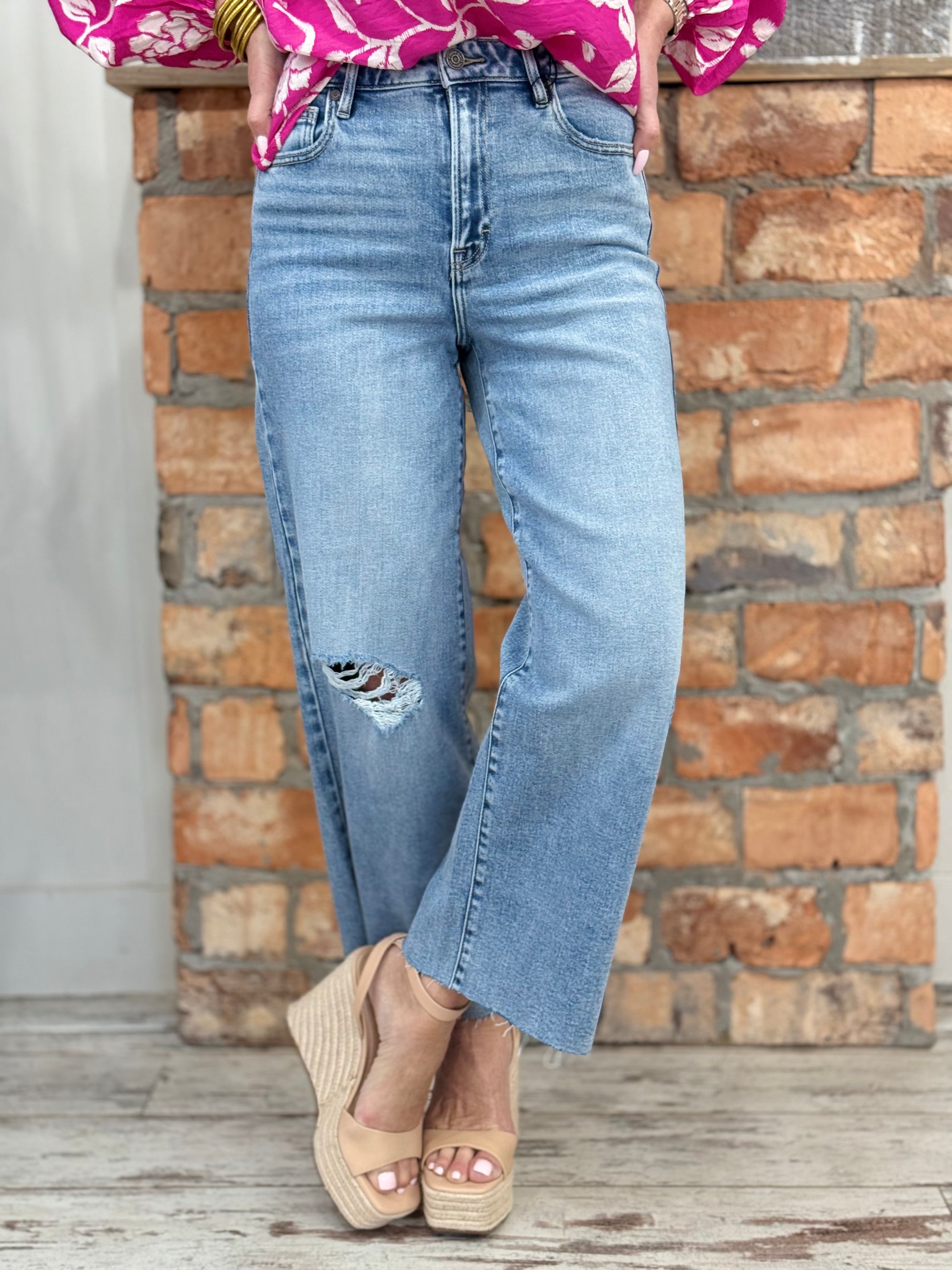 Raw Edge Cropped Wide Leg Jeans