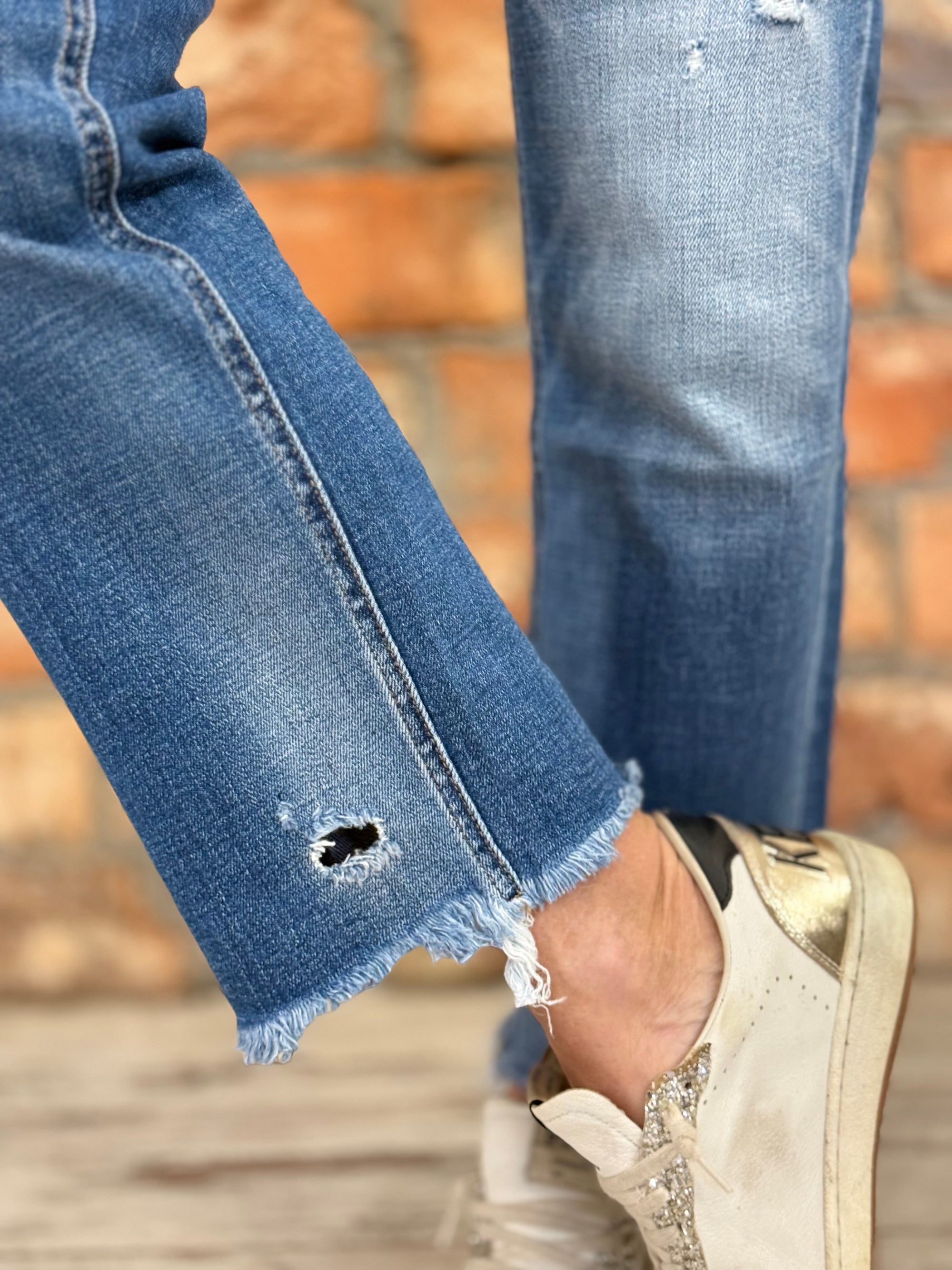 Cropped Frayed Hem Straight Jeans