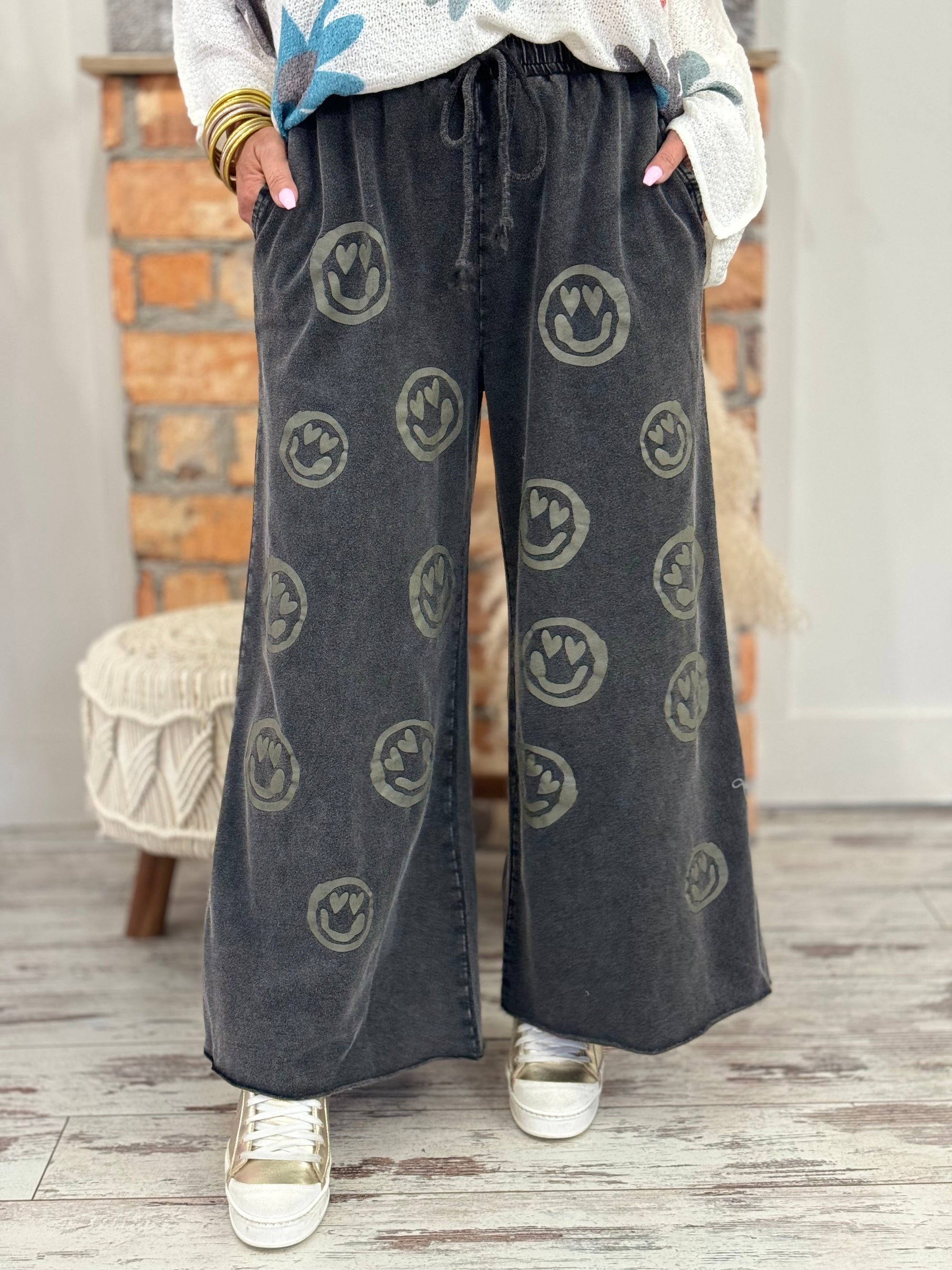 Mineral Wash Smiley Wide Leg Pants in Black