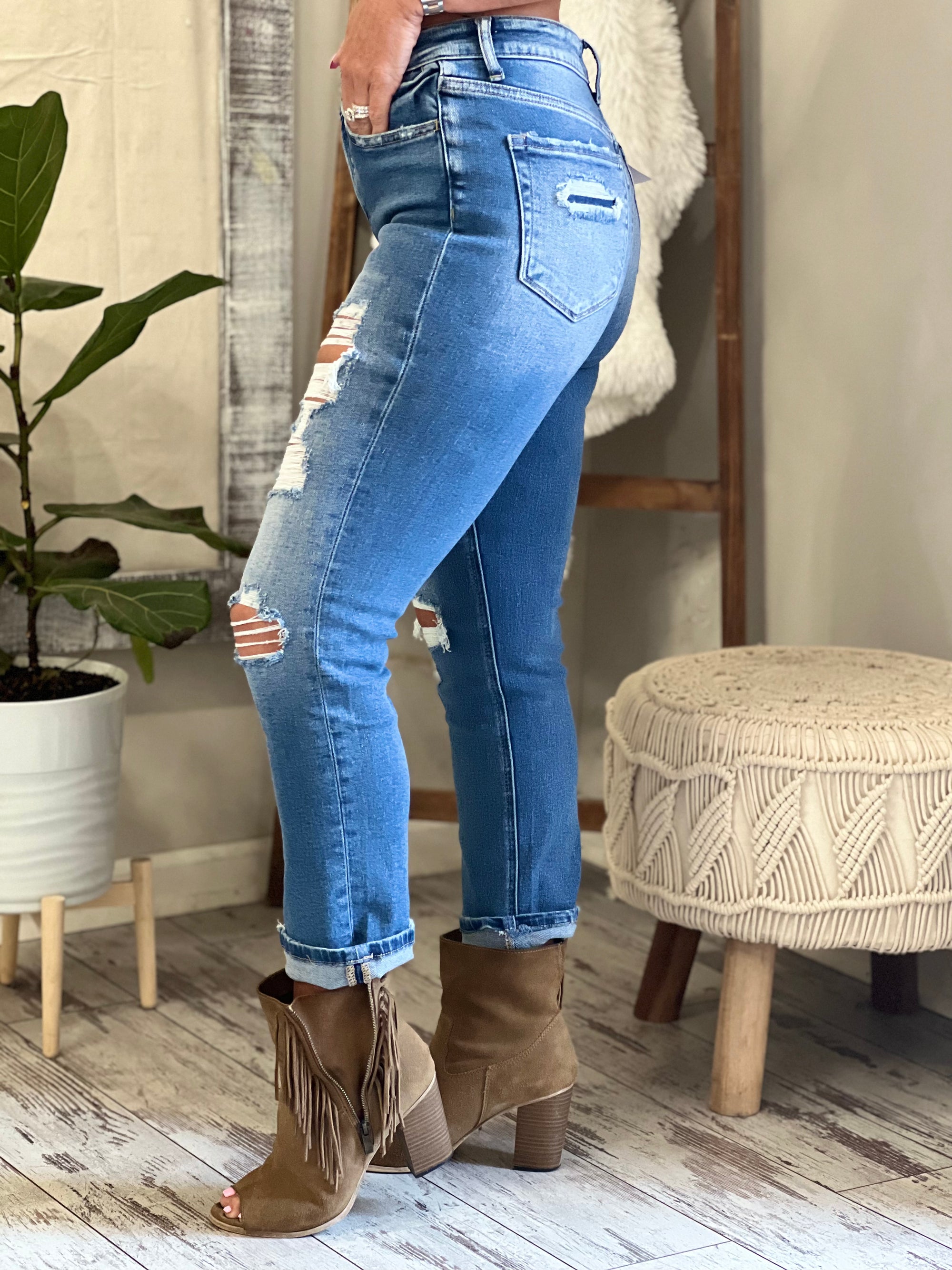 Distressed High Rise Straight Leg Jeans