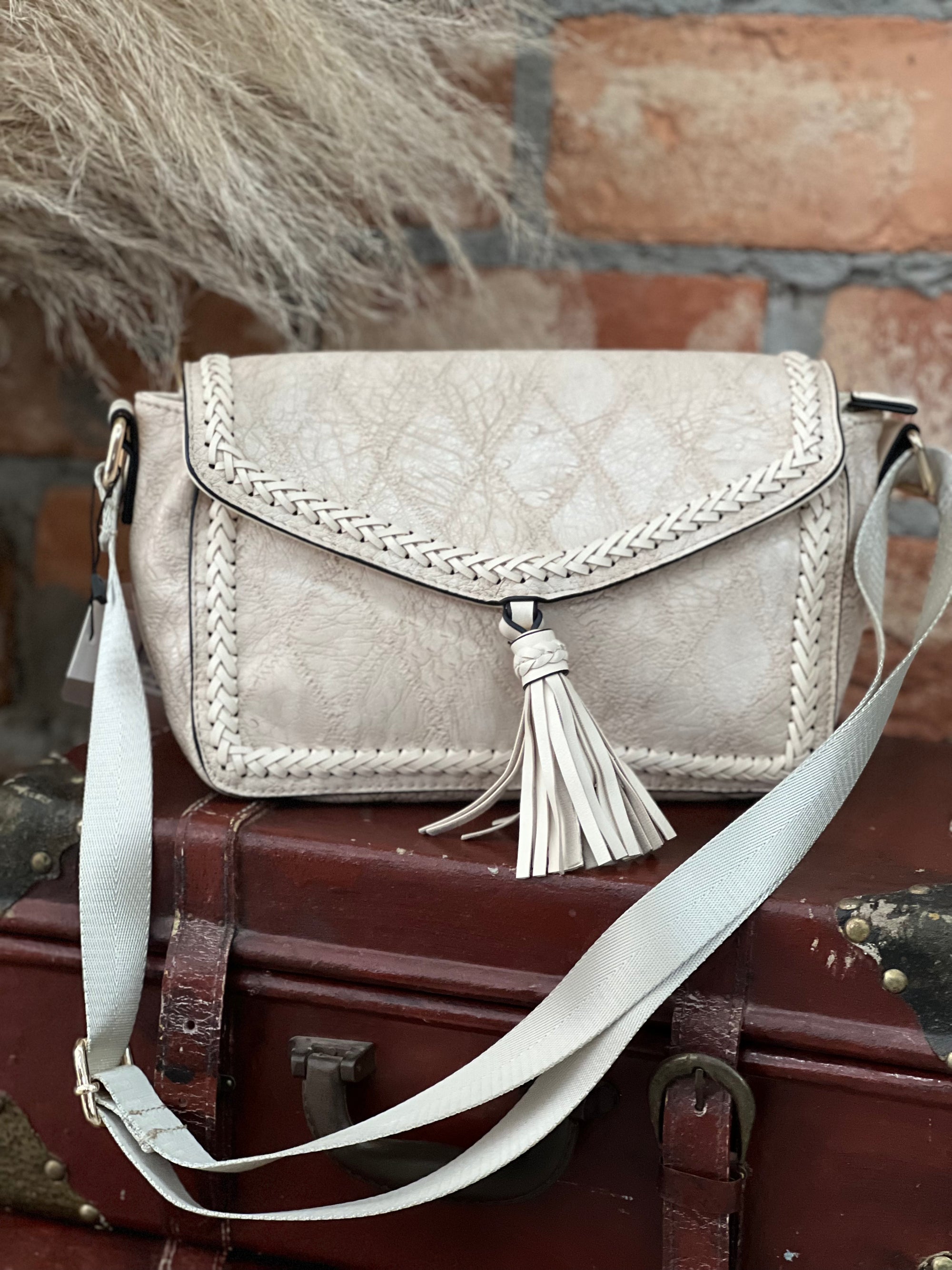 PU Leather Tassel Shoulderbag in Natural