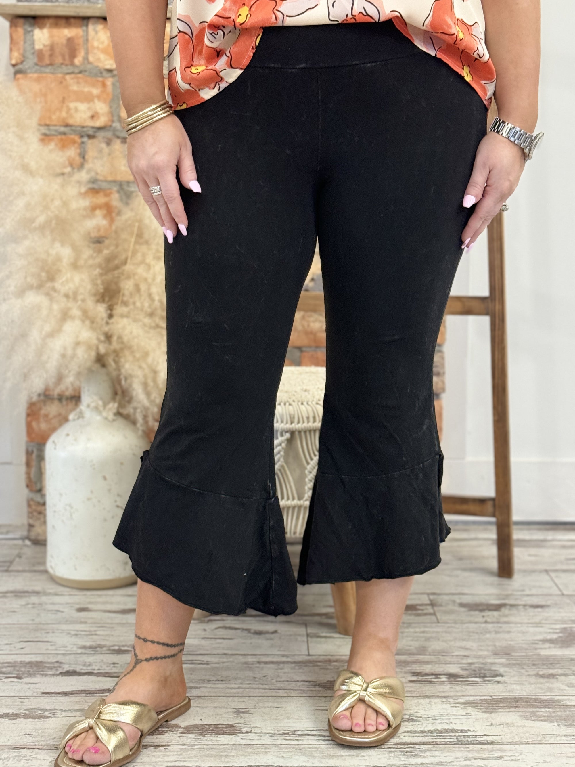 Washed Side Slit Cropped Flare Pants in Black