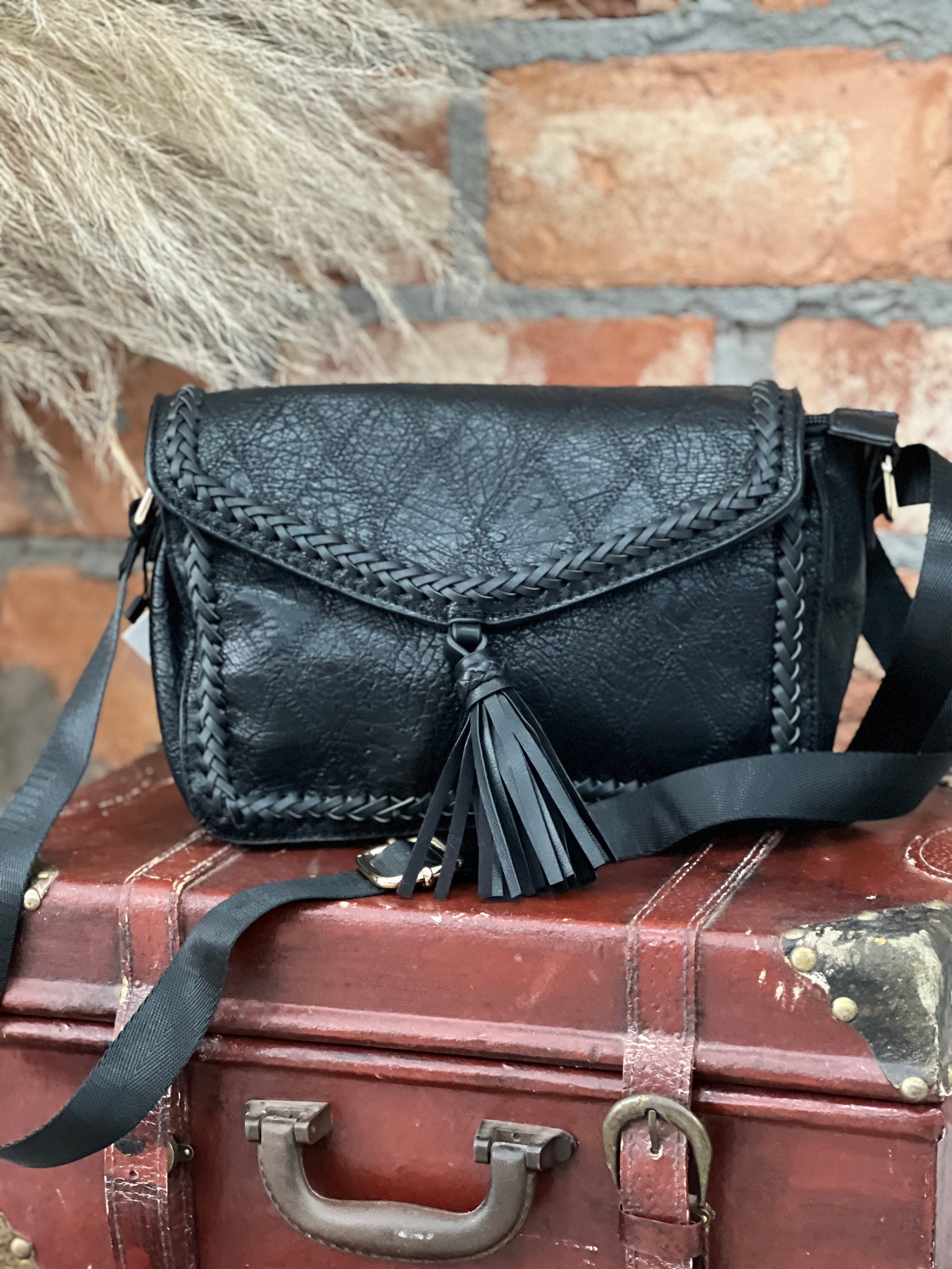 PU Leather Tassel Shoulderbag in Black