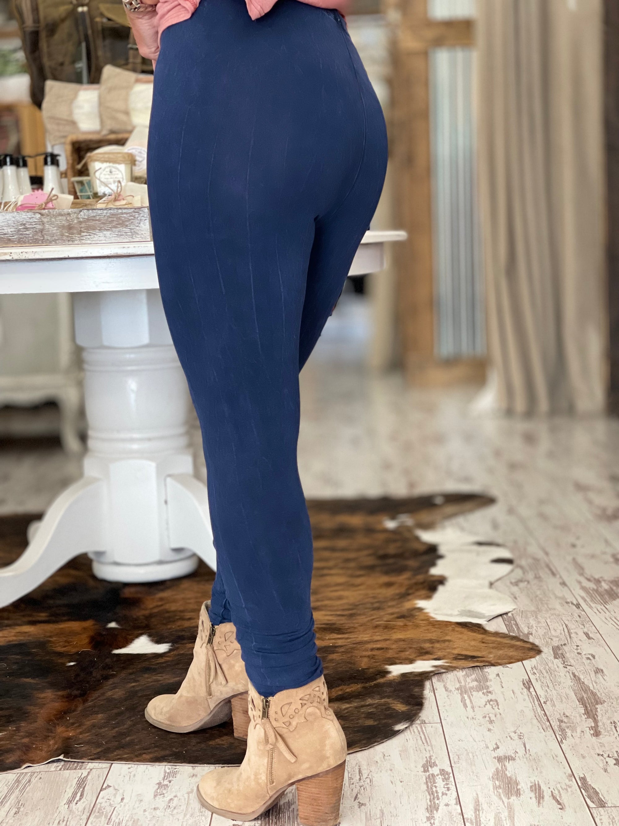 Navy Fleece Lined Leggings  Outfits with leggings, Blue leggings outfit,  Light blue leggings outfit